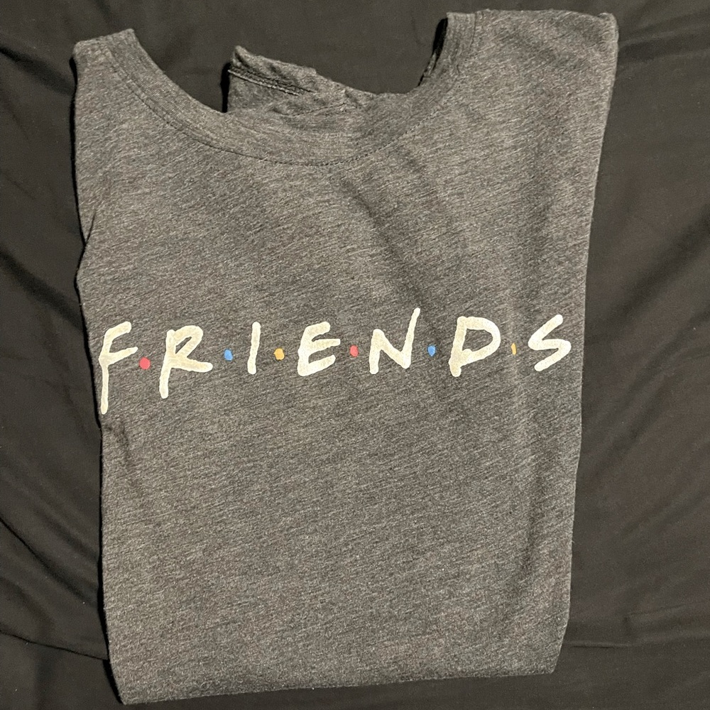 Friends graphic T-shirt size xl. Never worn